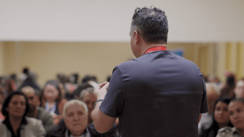Director Dr. Jorge Zajjur presentando en la jornada